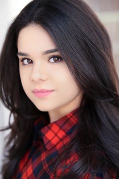 Gabriela Flores interpreta Student