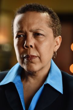 Debra Nelson interpreta Townhouse Woman