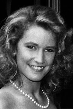 Caroline Bliss interpreta Miss Moneypenny
