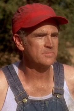 Billy Green Bush interpreta Joe Belle