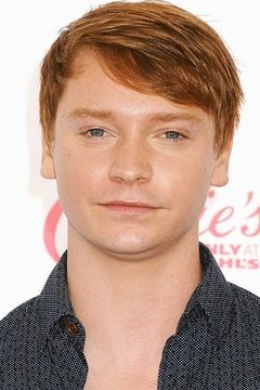 Calum Worthy interpreta Dez Wade