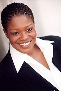 Cynthena Sanders interpreta Beverage Server