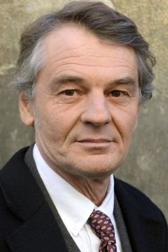 Gilles Kneusé interpreta Un invité après l'enterrement