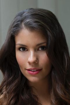 Sarah Troyer interpreta Lori Pearson