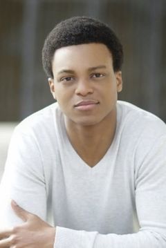 J. Quinton Johnson interpreta Marco