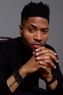 London Brown interpreta Reggie