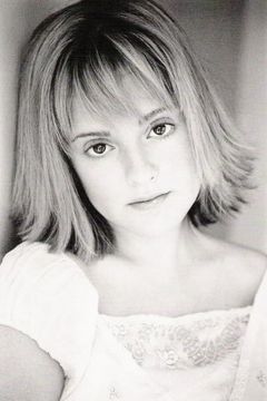 Sarah Godshaw interpreta Latchkey Girl (uncredited)