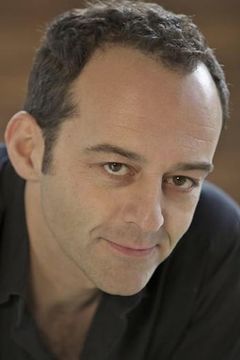 Danny Scheinmann interpreta Billy