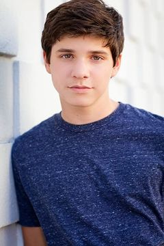 Braeden Lemasters interpreta Victor McAllister