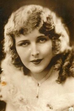 Florence Gilbert interpreta Poodle owner