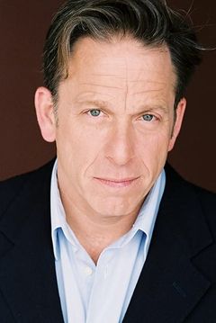 Christopher John Fields interpreta Detective