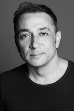 Vassilis Koukalani interpreta Maurice (uncredited)