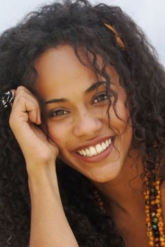 Naruna Costa interpreta Cristina