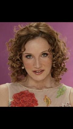 Isabel Benet interpreta Clement's Secretary