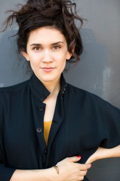 Nicole Disson interpreta Housewife Poet