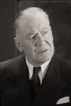 Oscar O'Shea interpreta Priest (uncredited)