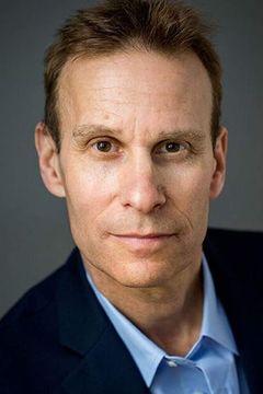 Jeffrey Mittleman interpreta Clerk