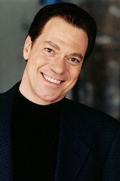 Joe Piscopo interpreta Moe Dickstein