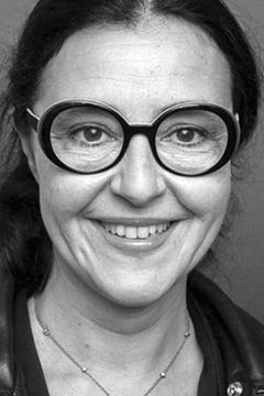 Florence Ben Sadoun interpreta Secretary of the Ministry