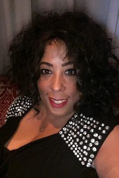 Kimberly Adair Clark interpreta Honey (voice)