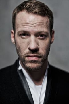 Falk Hentschel interpreta Motts