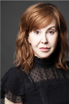 Heather Halley interpreta Narrator
