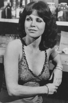 Margaret Blye interpreta Doris Blake