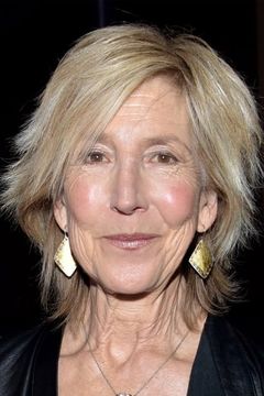 Lin Shaye interpreta Journalist at Rally