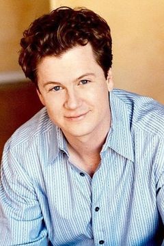 Jonathan Mangum interpreta Additional Voices (voice)