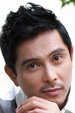 Thanayong Wongtrakul interpreta Royal
