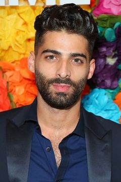 Jason Canela interpreta Sebastian