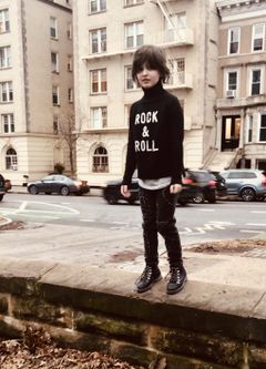 Leo James Davis interpreta Middle Peter