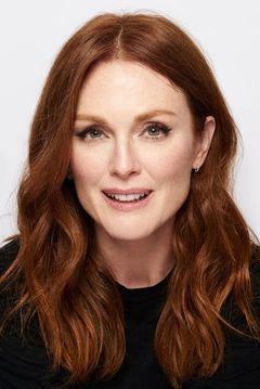 Julianne Moore interpreta Mrs. Laura Cheveley