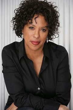 Angela Elayne Gibbs interpreta Annie