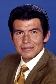 Ned Romero interpreta Charlie Blackfoot