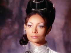 Arlene Martin interpreta Nurse / The Helen Miles Singers