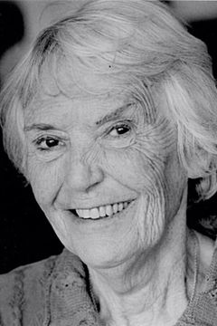 Rita Davies interpreta Café Customer