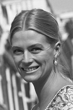 Nina van Pallandt interpreta Eileen Wade