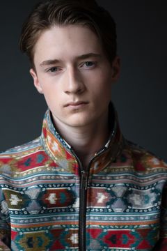 Tayden Marks interpreta Bag Boy