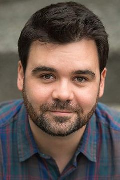 Adam Pateman interpreta Robber #1 (voice)