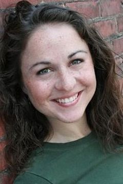 Megan Grace interpreta Secretary
