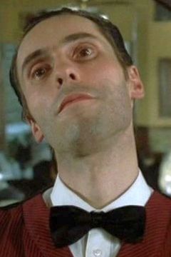 Luigi Frosali interpreta il barista pazzo