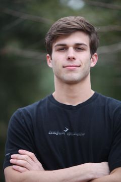 Tyler Galpin interpreta Random Guy
