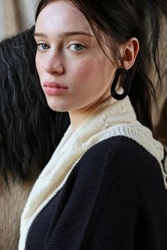 Niamh McCormack interpreta Rogue Contestant