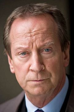 Bill Paterson interpreta Dr. Baker
