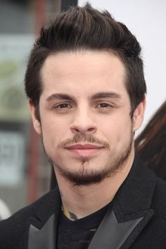 Casper Smart interpreta Billy Kotsecki