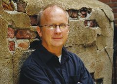 Joseph P. Reidy interpreta Aide to Howard