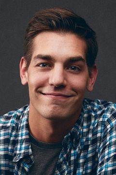 Matt Rogers interpreta Show Us What You Got Host
