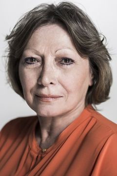 Erika Bodnár interpreta Neighbour