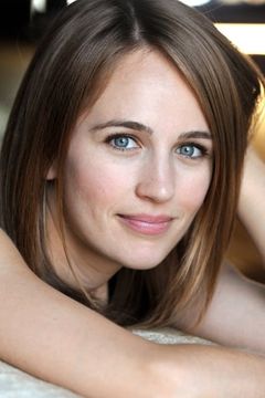 Sarah Thompson interpreta Faith